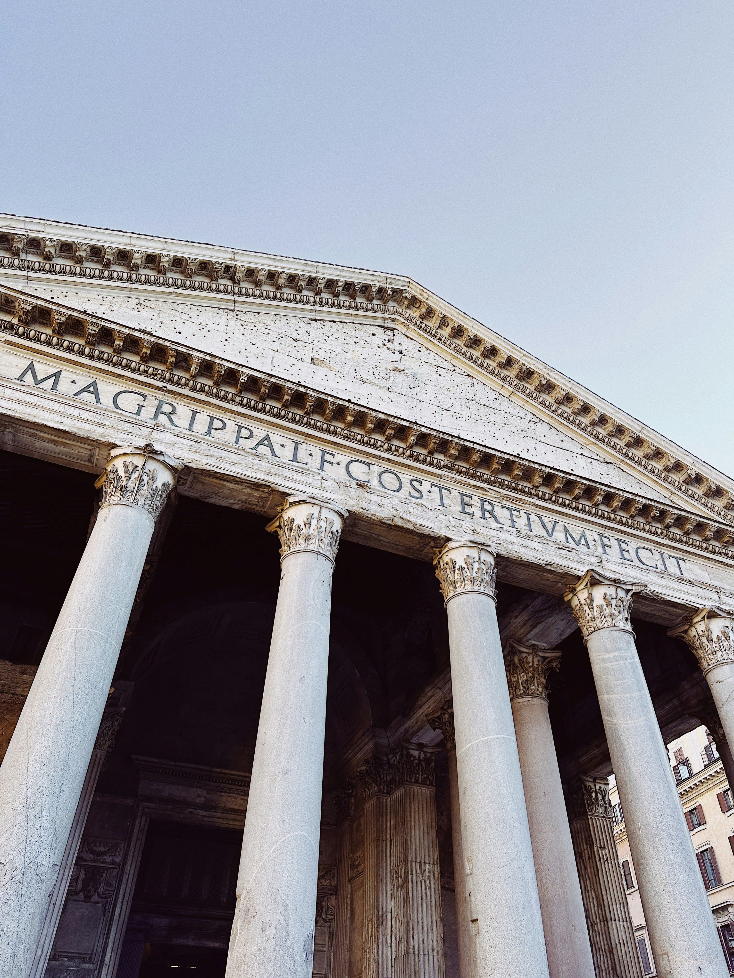 La Dolce Vita: Your Essential Guide to Traveling Italy curated by Amanda Schneider